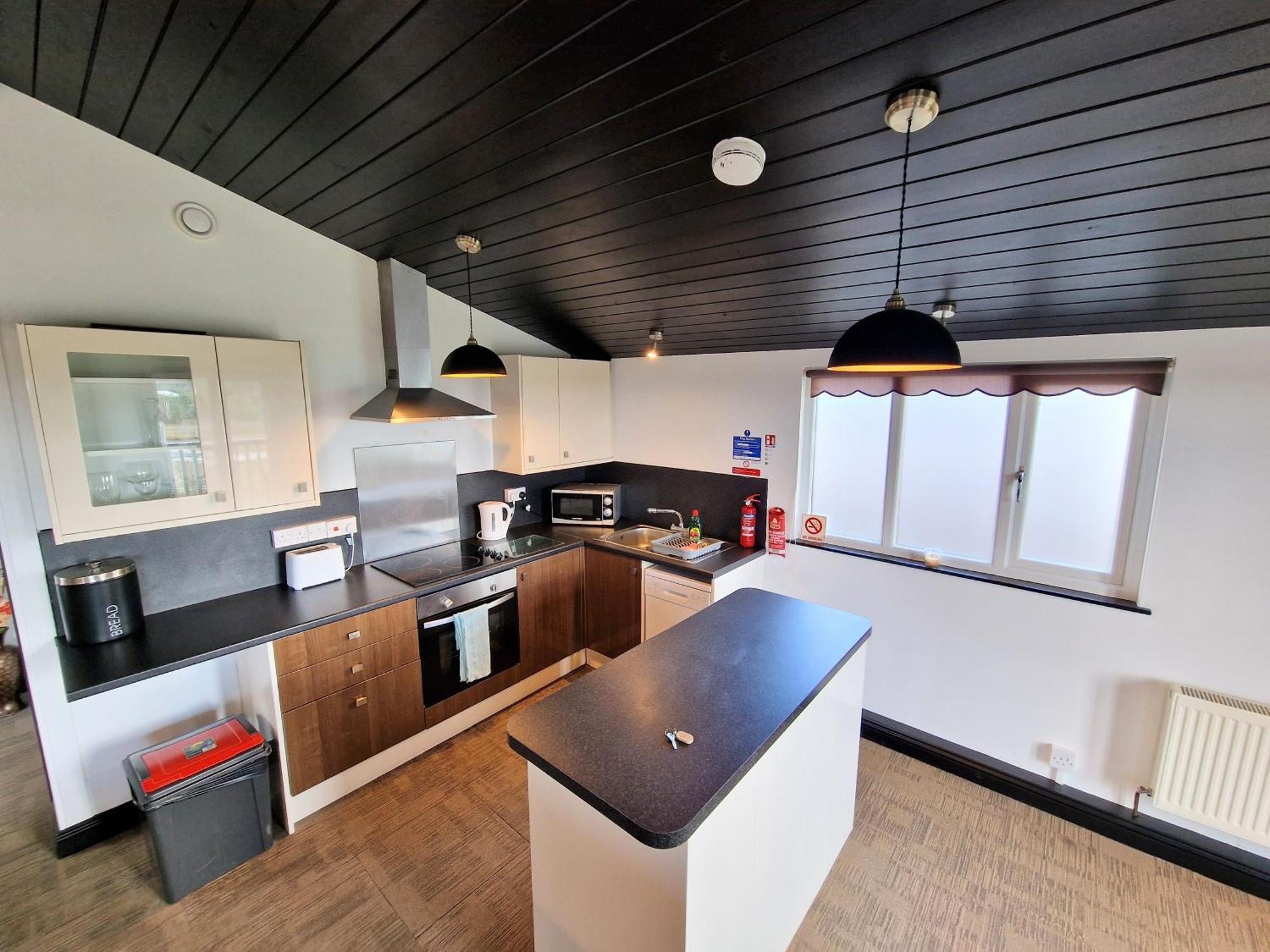 Villa Ochil 9 With Private Hot Tub - Fife - Loch Leven - Lomond Hills - Pet Friendly Kelty Exterior foto