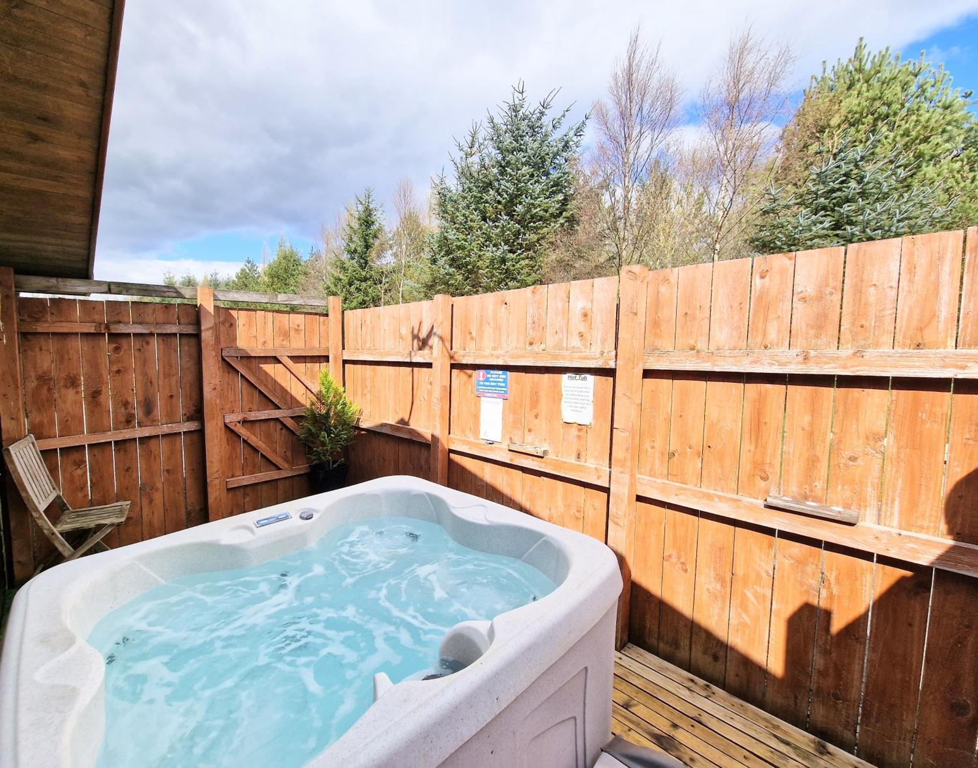 Villa Ochil 9 With Private Hot Tub - Fife - Loch Leven - Lomond Hills - Pet Friendly Kelty Exterior foto
